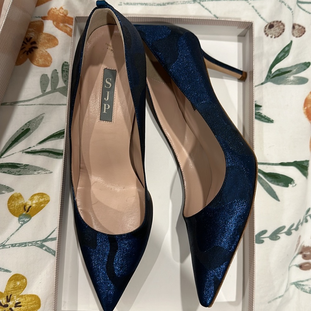 Great shoes and comfortable too - perfect for long day where heels are needed!